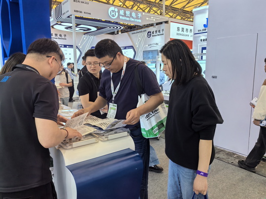 展會客戶到訪_調整大小